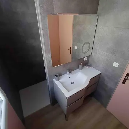 Proche Centre- Gare-stade-hopital- Prisme-belle Vue דירה *